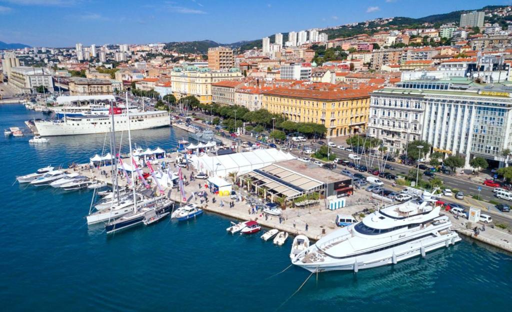 Odeon Apartment And Rooms Rijeka Luaran gambar