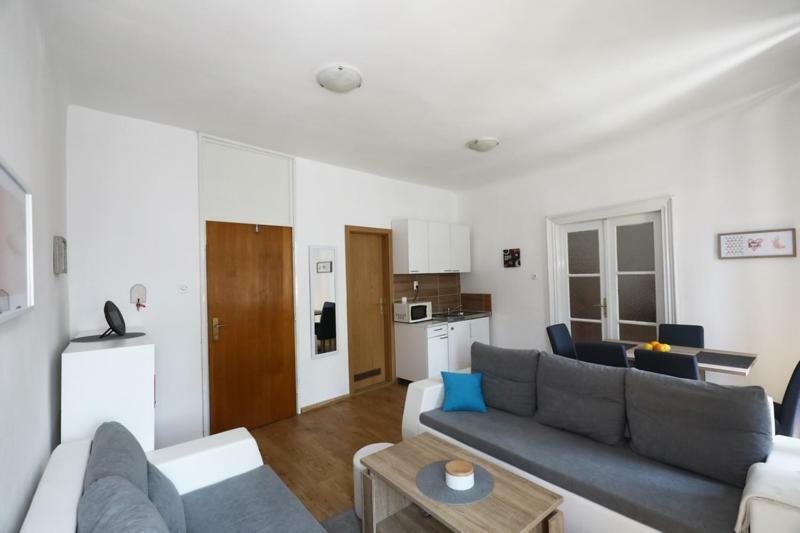 Odeon Apartment And Rooms Rijeka Luaran gambar